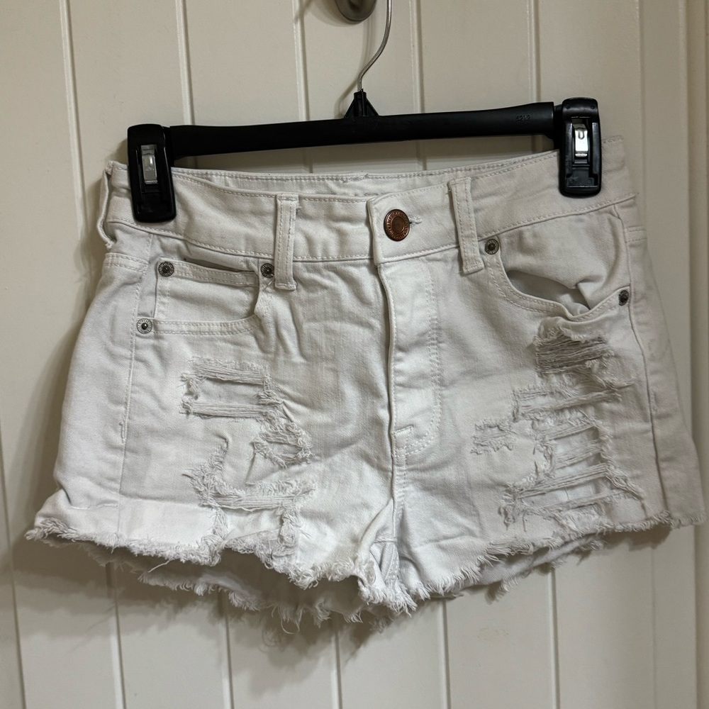 WHITE | DISTRESSED | SHORTS | WORN | DENIM